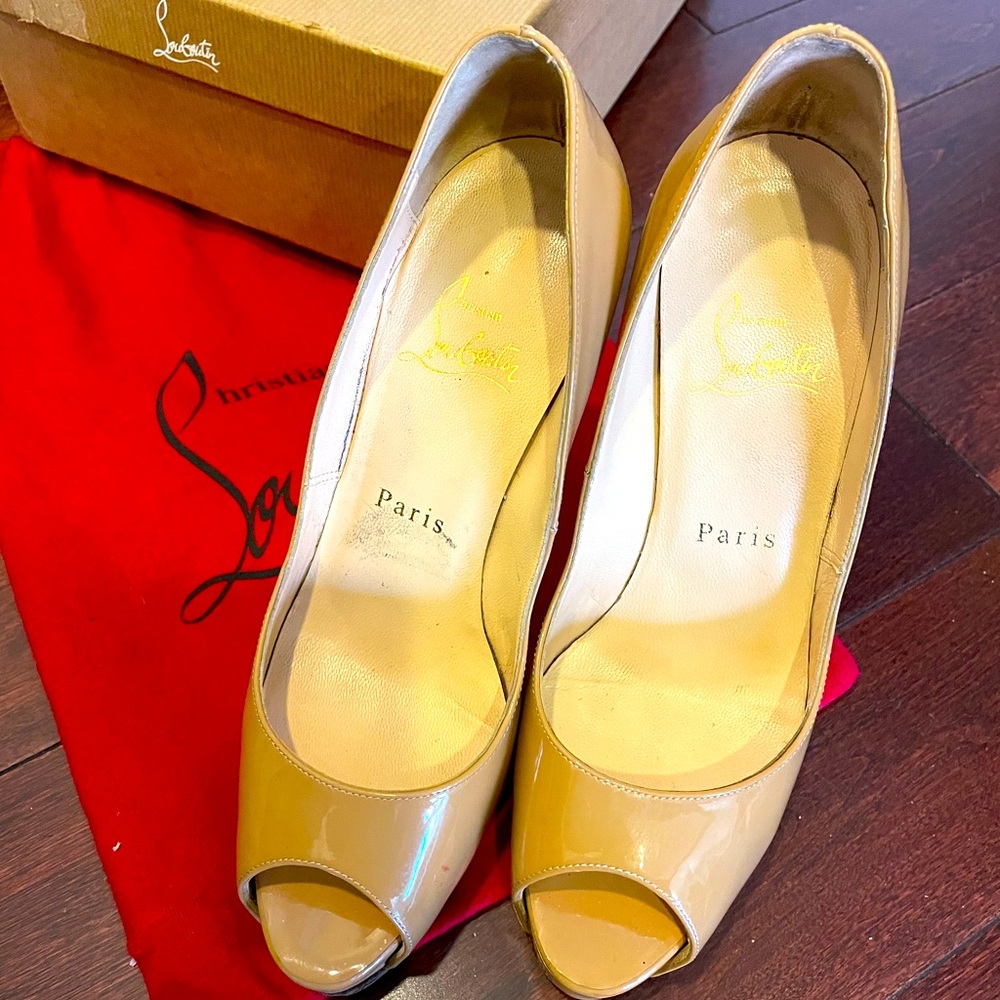 Christian Louboutin Beige Patent Leather Very Prive Pumps